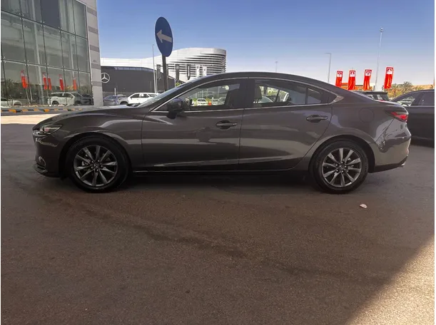 Car image 8