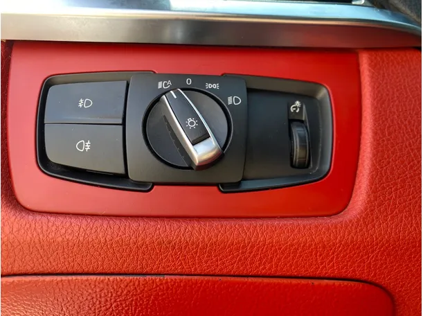 Car image 26