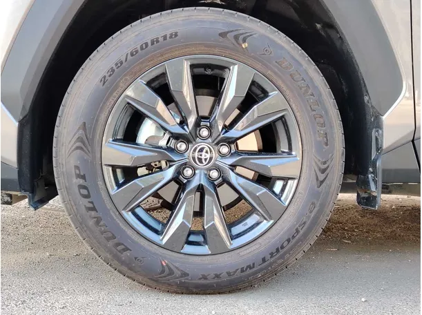 Car image 10