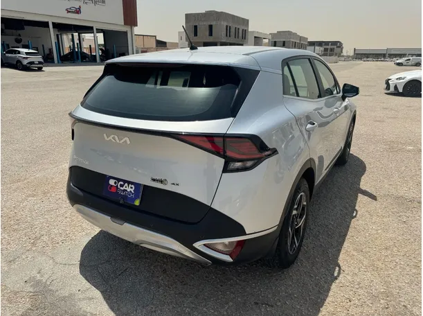 Car image 5