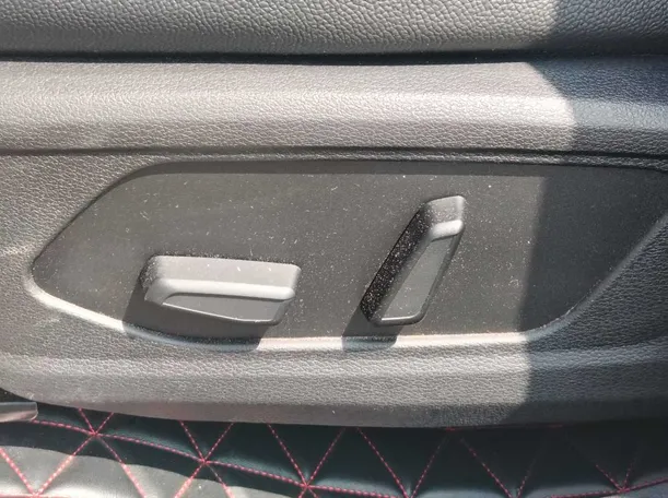 Car image 27