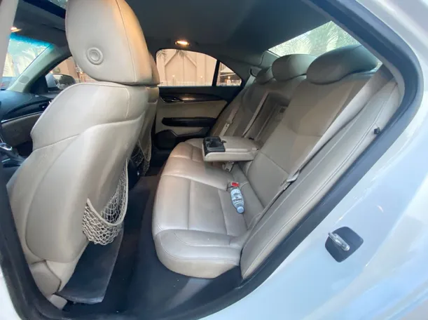 Car image 14