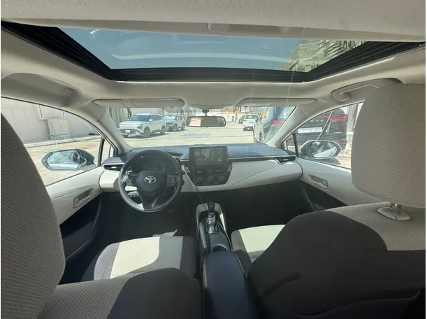 Car image 14