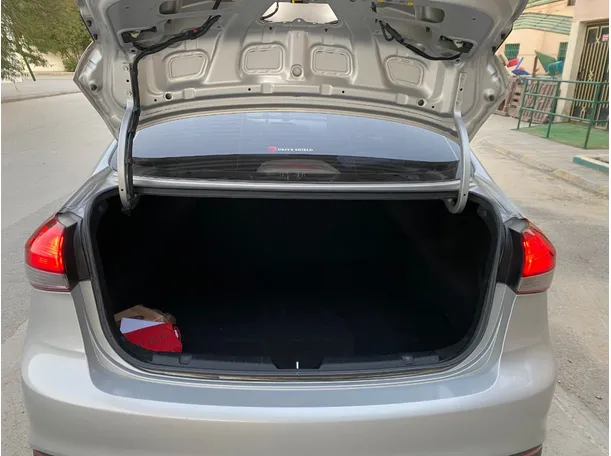 Car image 18
