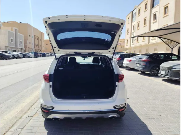 Car image 23