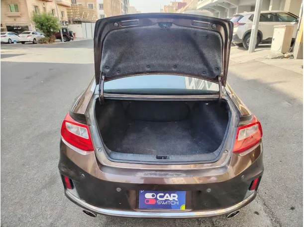 Car image 32
