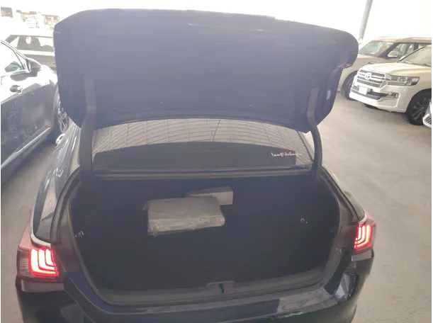 Car image 28