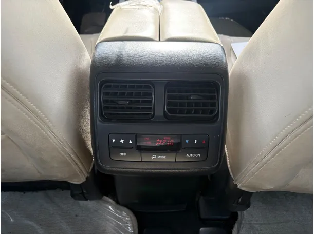 Car image 27