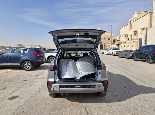 Car image 18