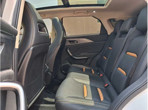 Car image 13