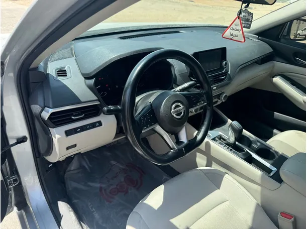 Car image 13