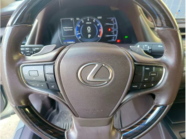 Car image 25