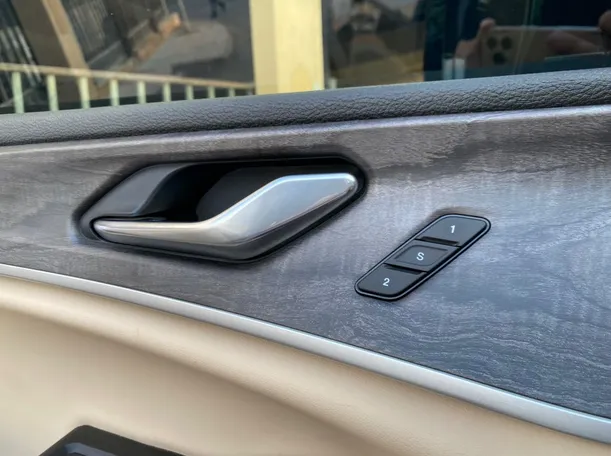 Car image 28