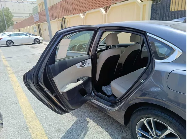 Car image 15