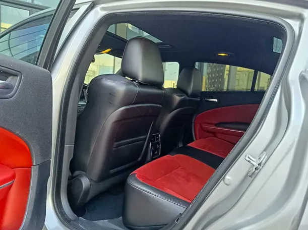 Car image 18