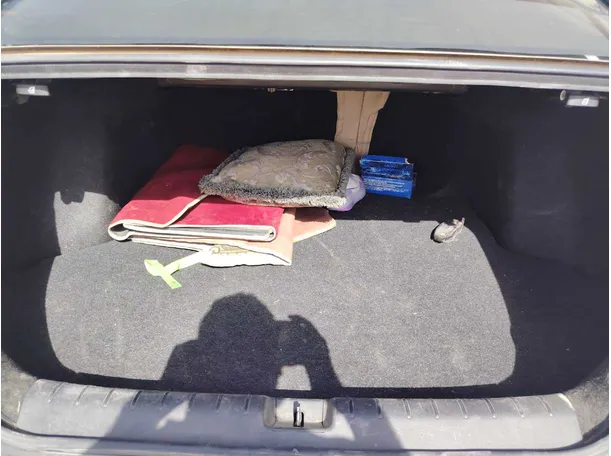 Car image 25
