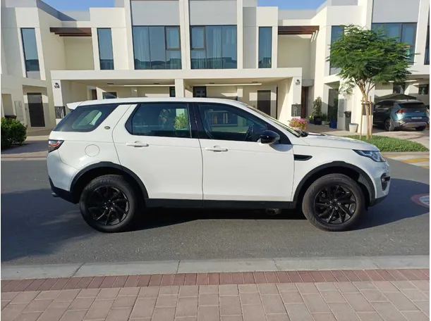 Car image 8