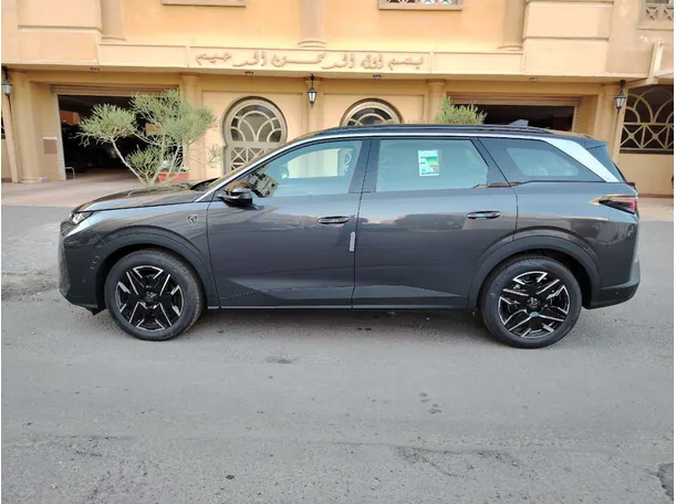 Car image 8