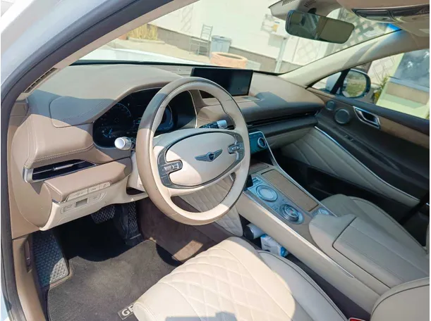 Car image 13