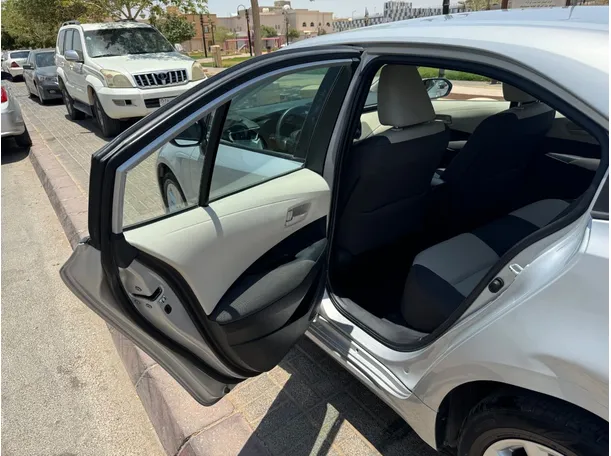 Car image 14