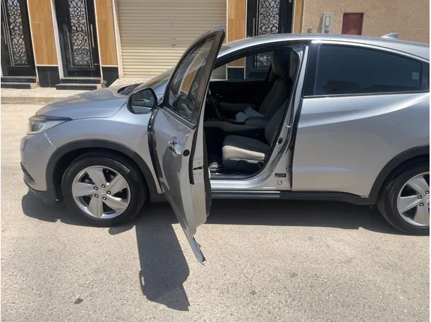 Car image 13