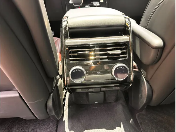 Car image 28