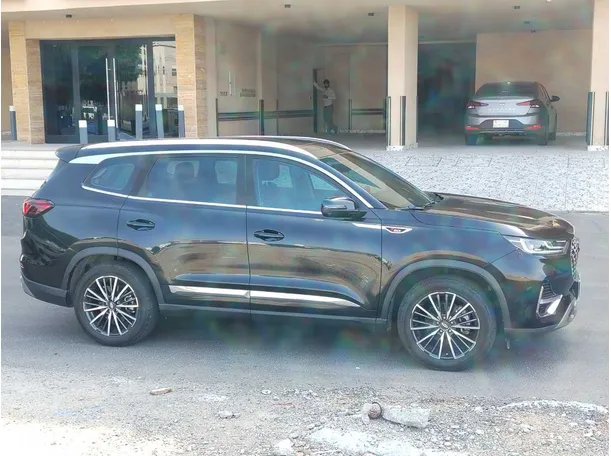 Car image 4