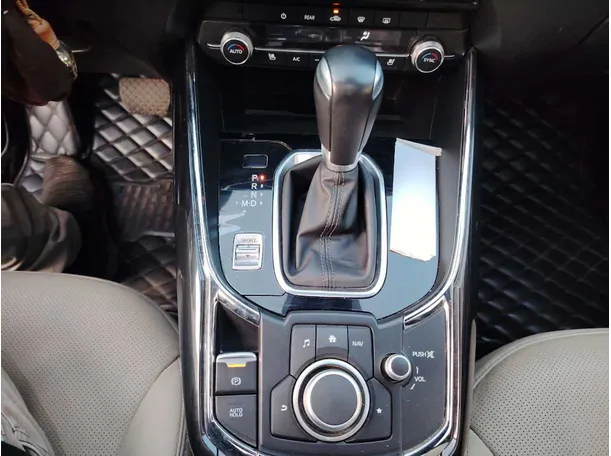 Car image 25