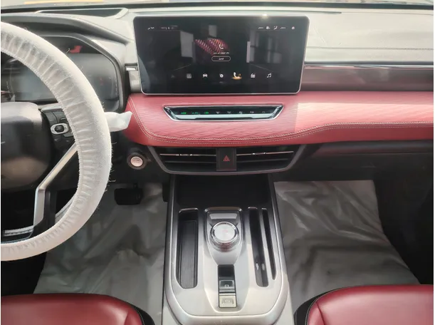 Car image 18
