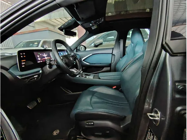 Car image 13