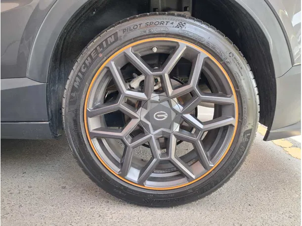 Car image 9
