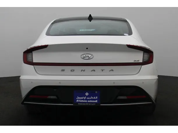 Car image 12