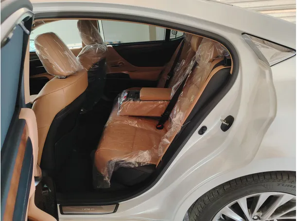 Car image 15