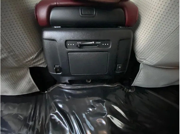 Car image 29