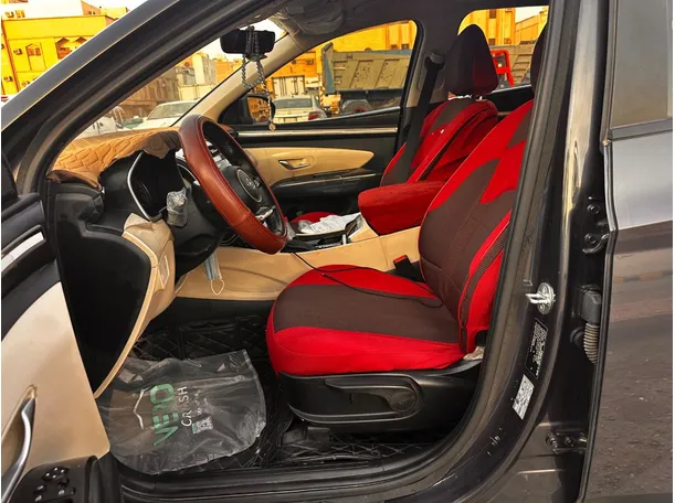 Car image 12