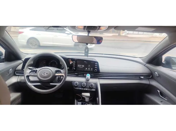 Car image 14