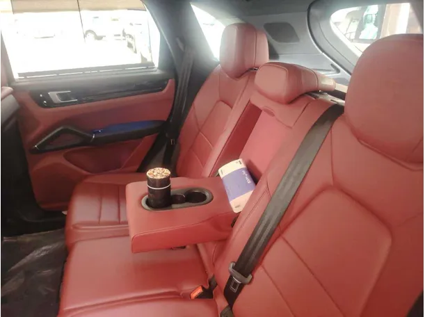 Car image 18