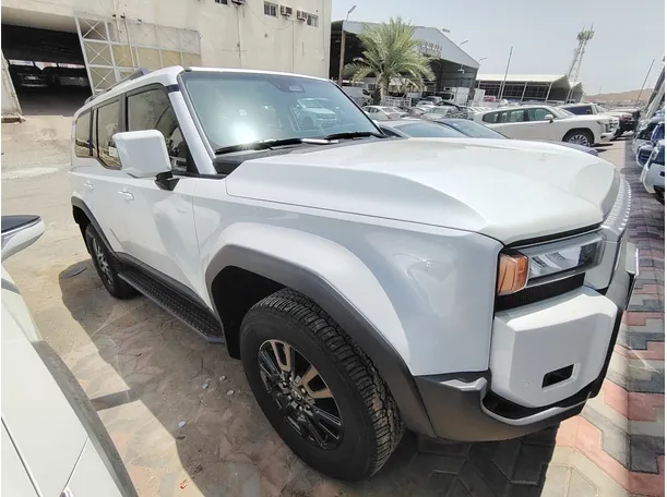 Car image 4