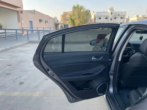 Car image 14