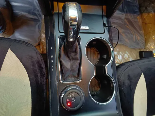 Car image 19