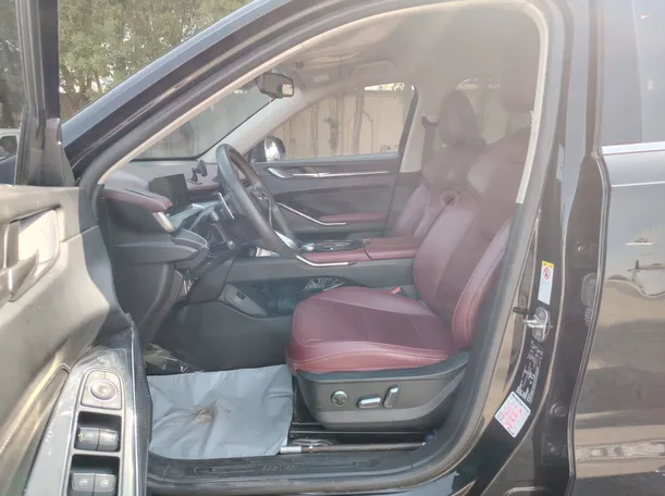 Car image 11