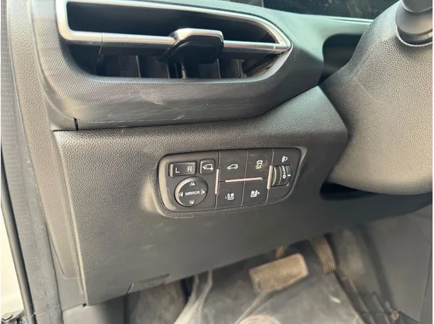 Car image 24