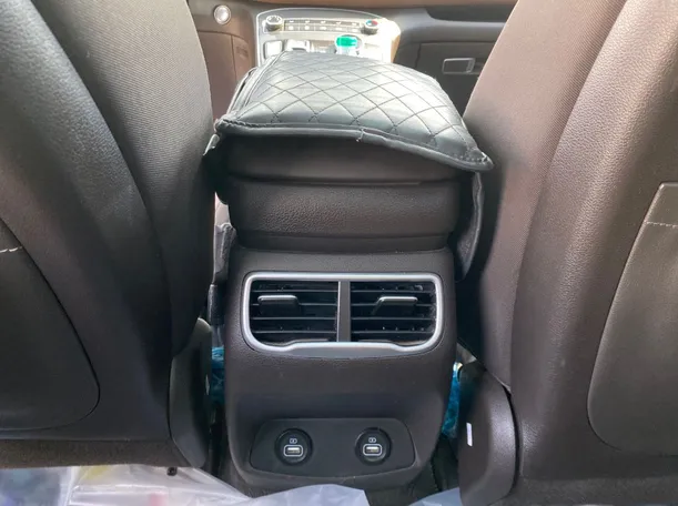 Car image 26