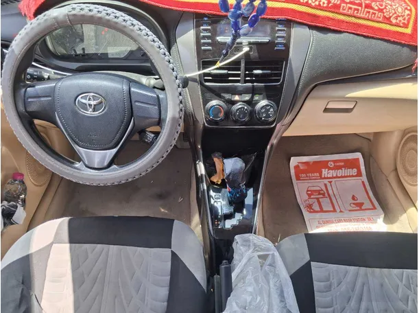 Car image 17