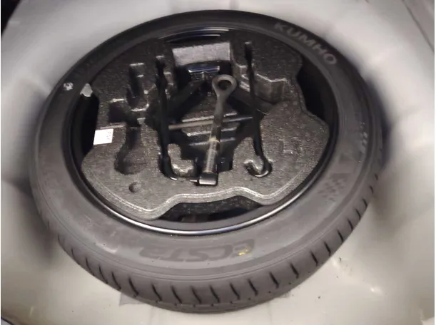 Car image 35