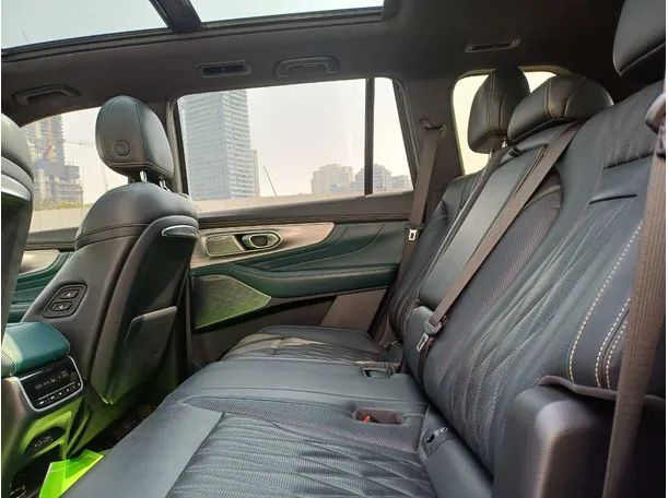 Car image 13