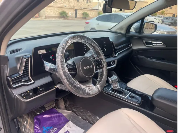 Car image 13