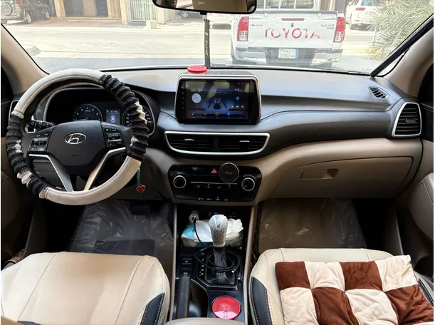 Car image 18