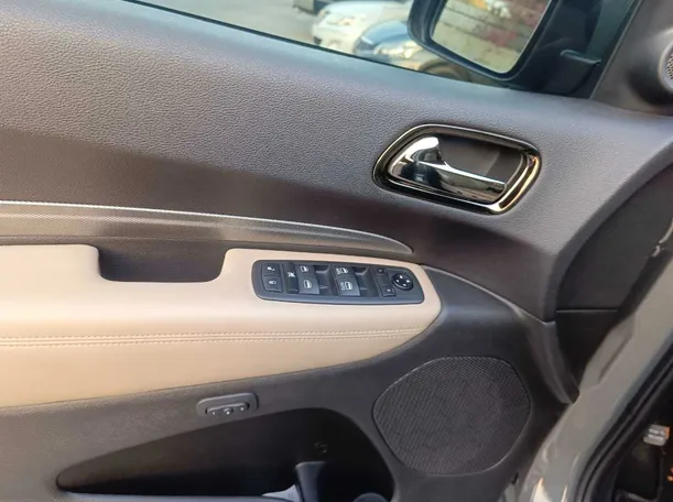 Car image 35