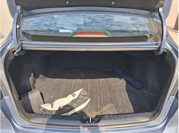 Car image 19